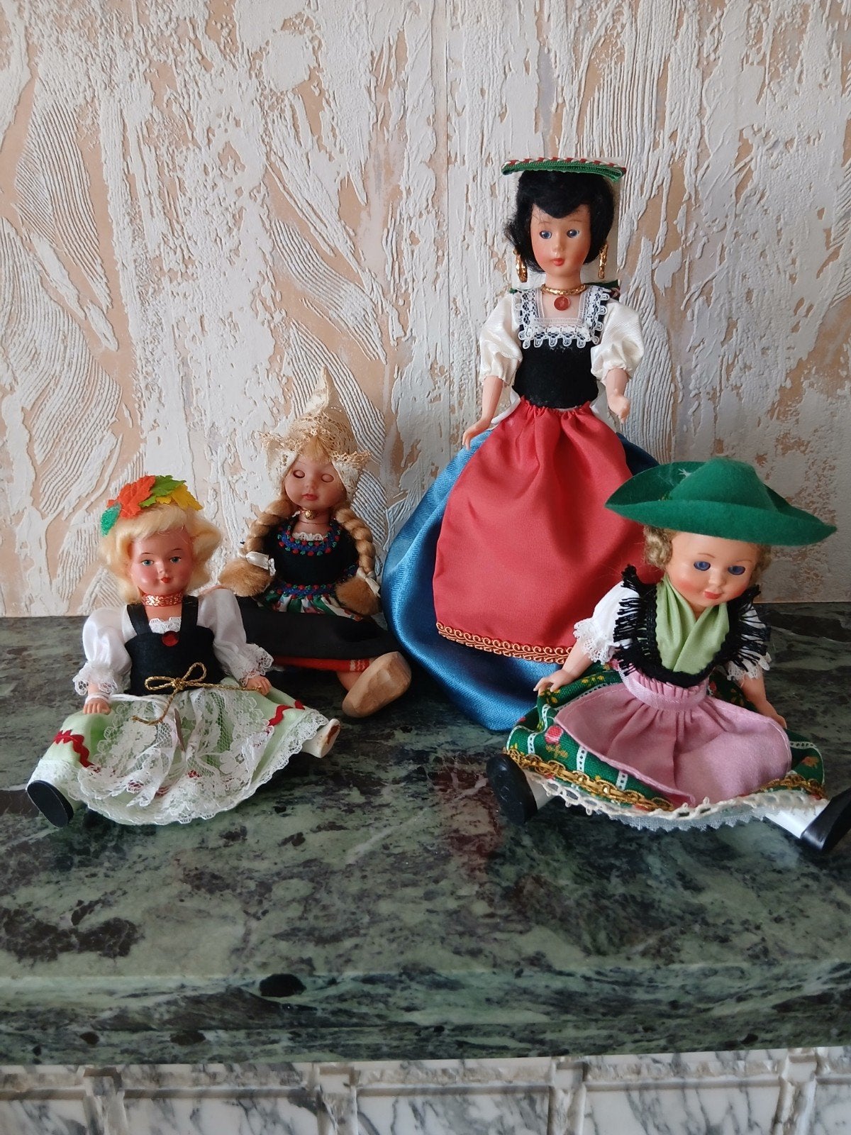 Set van 4 vintage klederdrachtpoppen / souvenirpoppen - mooi, Ophalen