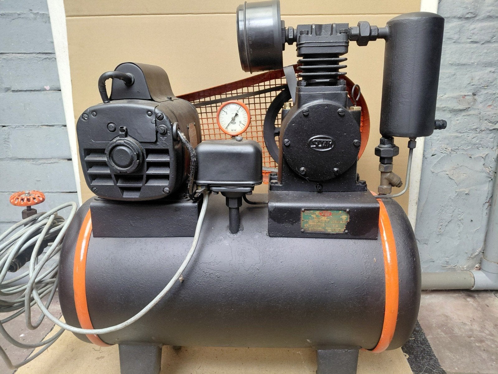 compressor, Doe-het-zelf en Bouw, Ophalen, Gebruikt, 10 bar of meer, 25 tot 100 liter