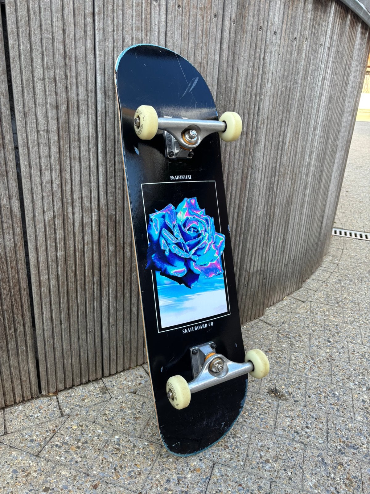 SkateDeluxe skateboard, Sport en Fitness, Skateboarden, Ophalen, Zo goed als nieuw, Skateboard