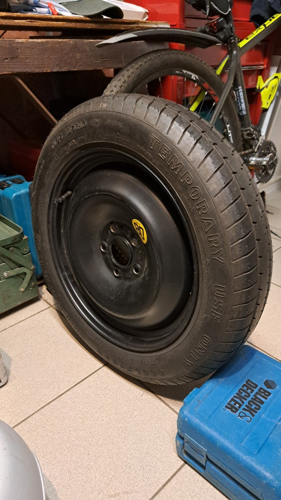 roue de secours galette 16 pouces Ford  T125/85R16, Enlèvement