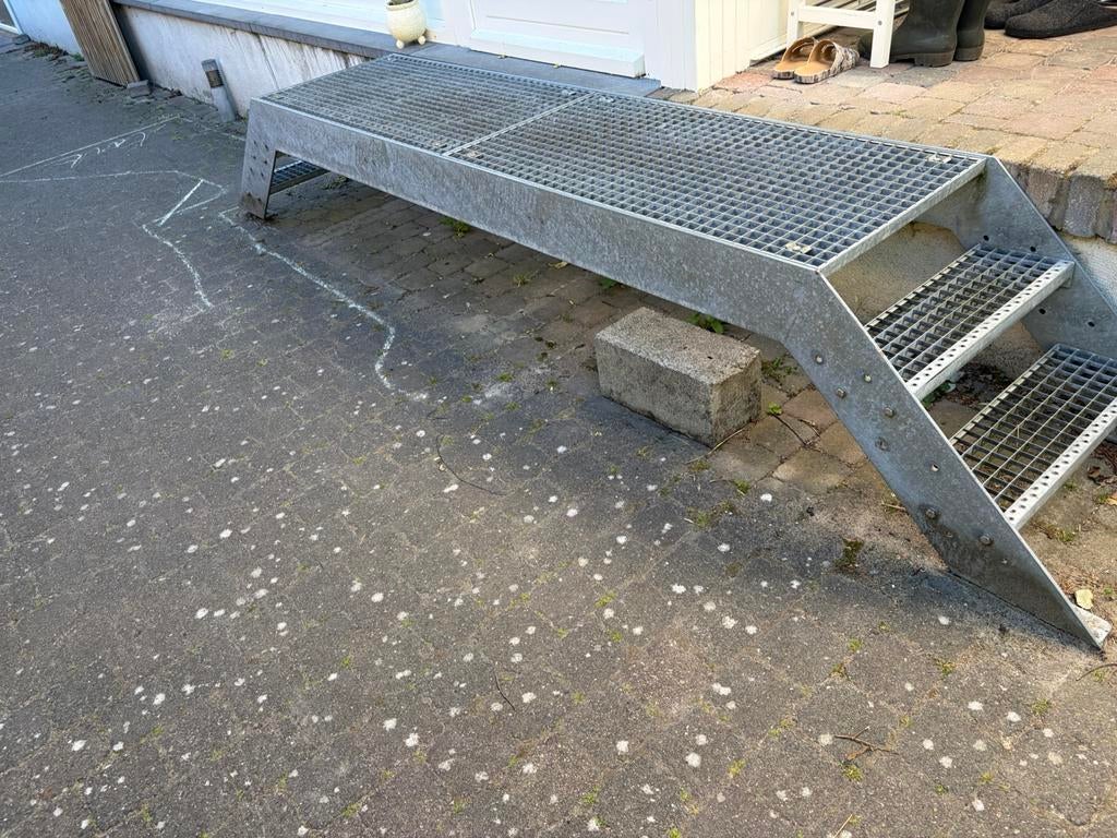 Metalen trap/opstap naar verhoogd terras of deur, Ophalen, Gebruikt