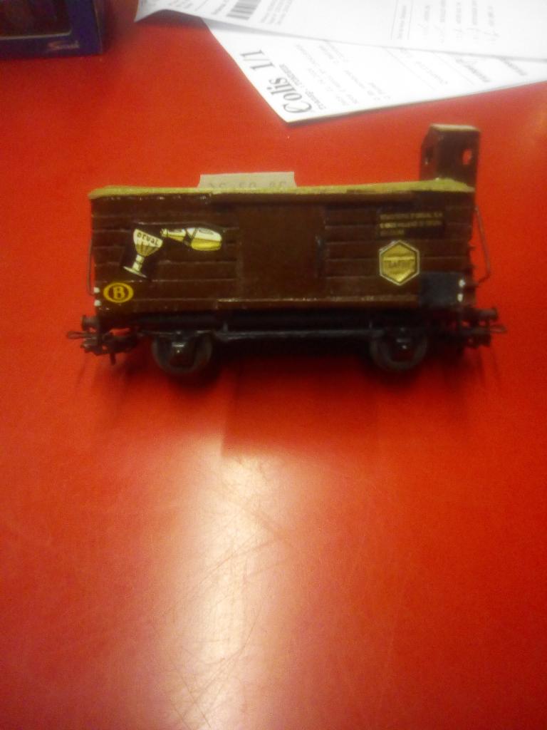 Vend 2 wagons G10 SNCB châssis Marklin, Enlèvement ou Envoi, Courant alternatif, Wagon, Utilisé