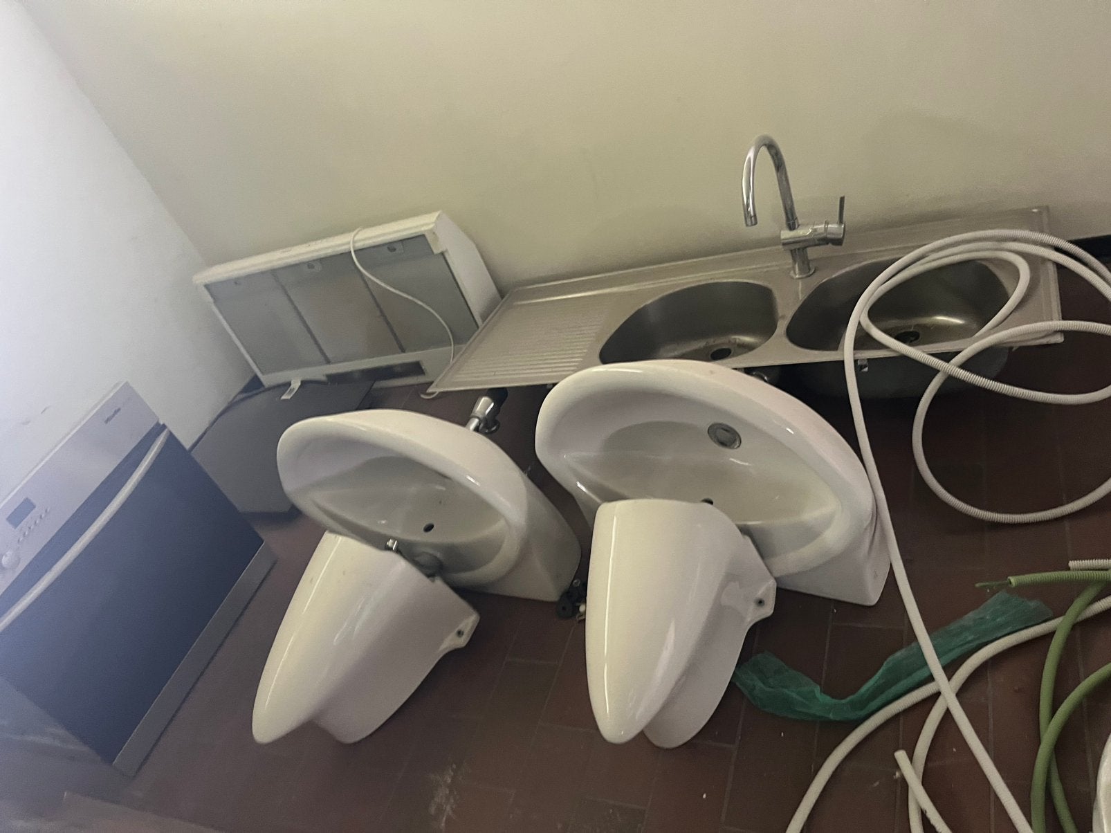 Porseleinen lavabo’s, Ophalen, Zo goed als nieuw
