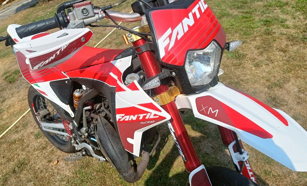 Fantic XM 50 version compétition, Vélos & Vélomoteurs, Cyclomoteurs | Cyclomoteurs de cross, Comme neuf, Autres marques, Enlèvement