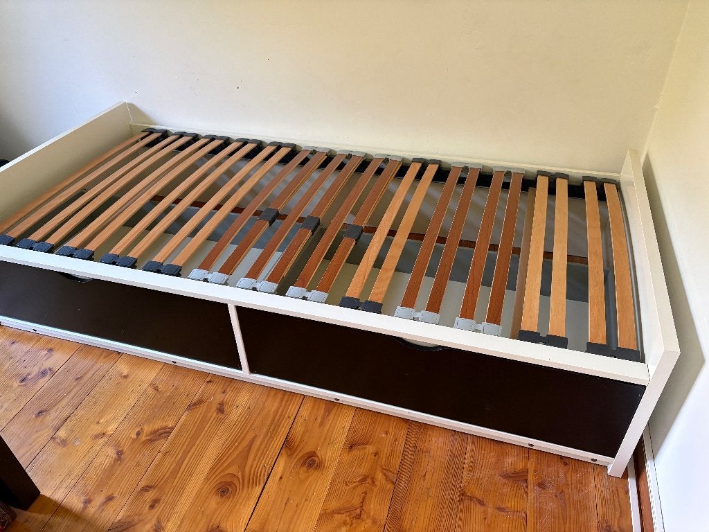 Eenpersoonsbed, Ophalen, 90 cm, Zo goed als nieuw, Modern: zwart/wit