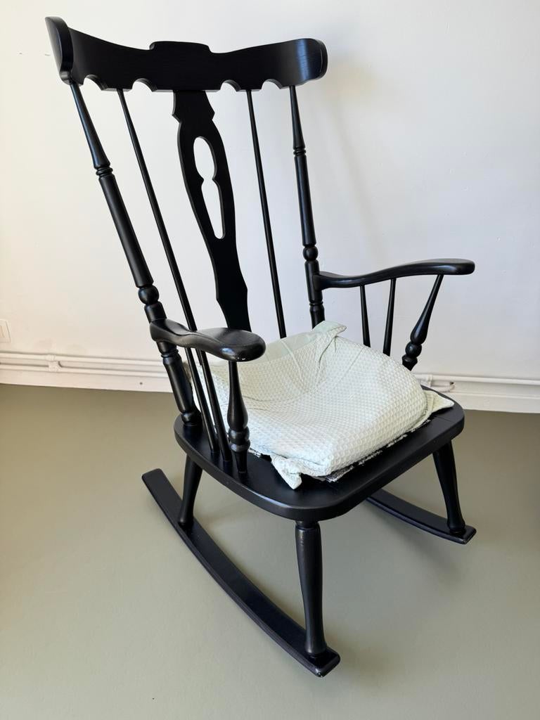 Zwarte schommelstoel te koop, Kinderen en Baby's, Kinderkamer | Tafels en Stoelen, Gebruikt, Stoel(en), Ophalen