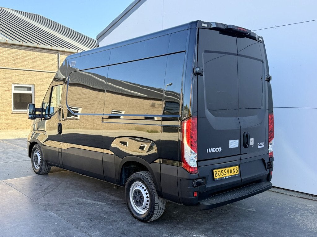 Iveco Daily 35S16 2.3 Automaat L2H2 Airco Cruise Control Nav, Auto's, Bestelwagens en Lichte vracht, Automaat, Achterwielaandrijving