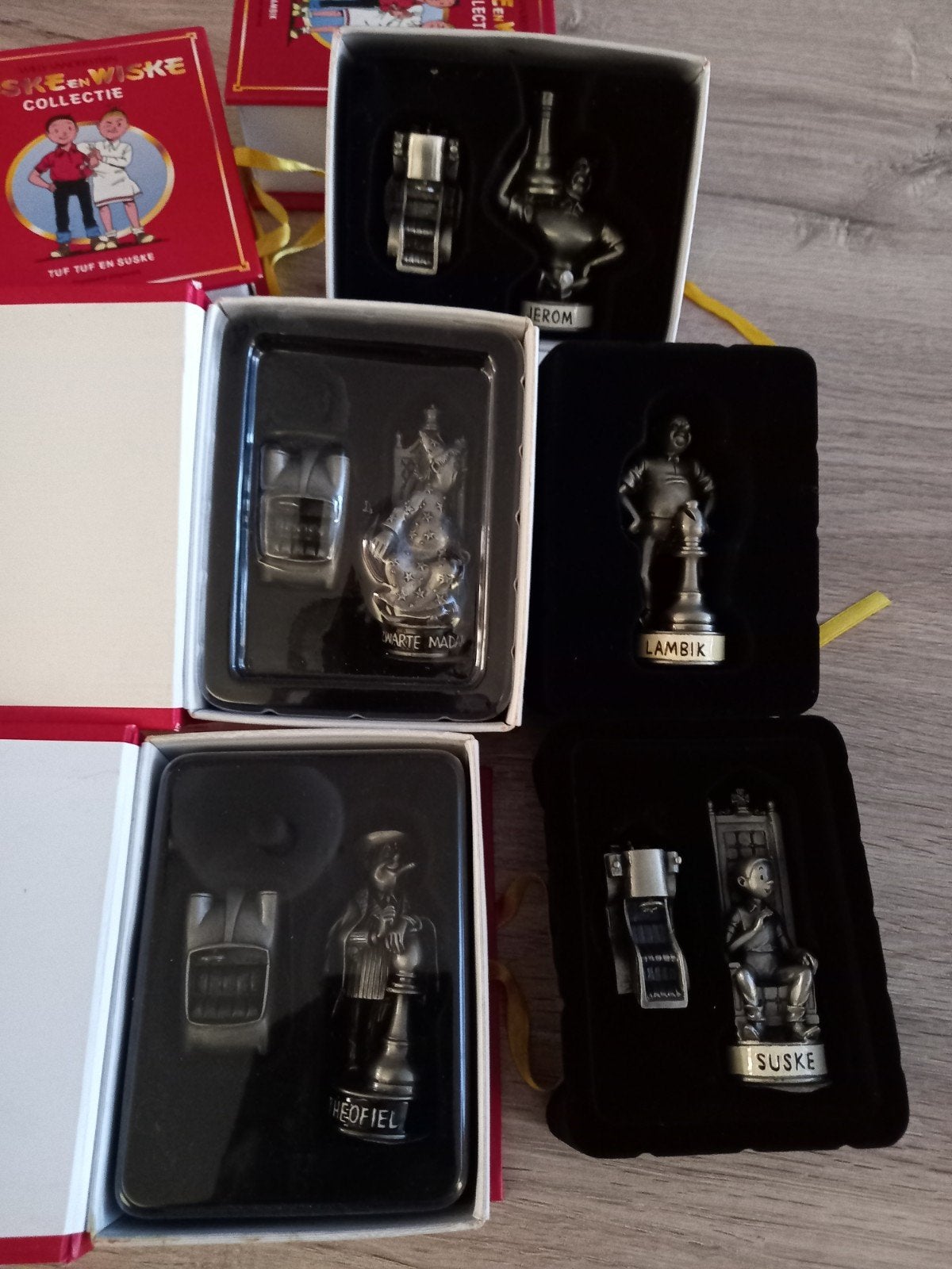 tinnen schaakstukken suske &wiske 12.50 stuk of alles 60euro, Ophalen