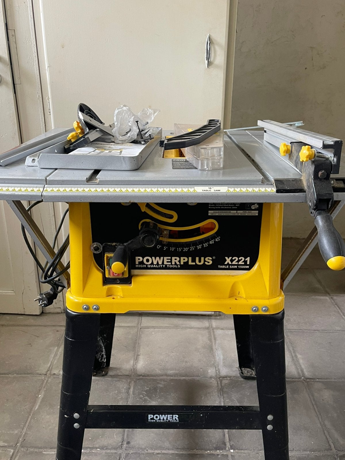 Tafelzaag Powerplus X 221, Doe-het-zelf en Bouw, Ophalen, Gebruikt, 1200 watt of meer, Overige typen