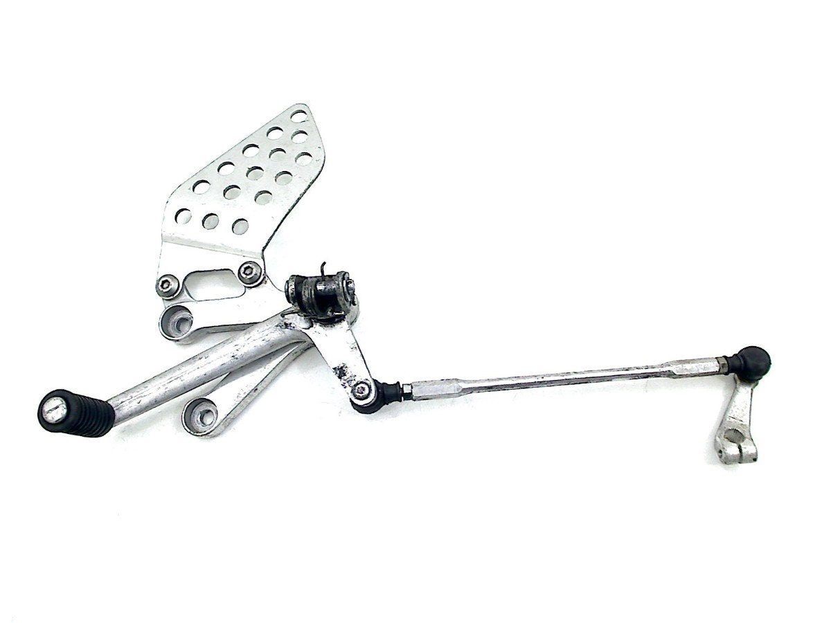 REPOSE PIEDS AVANT GAUCHE Honda, Dhr. S. di Majo, Utilisé, Info@cama-motorparts.nl, P.J. Troelstraweg 8 8
3144 CX  MAASSLUIS, NL