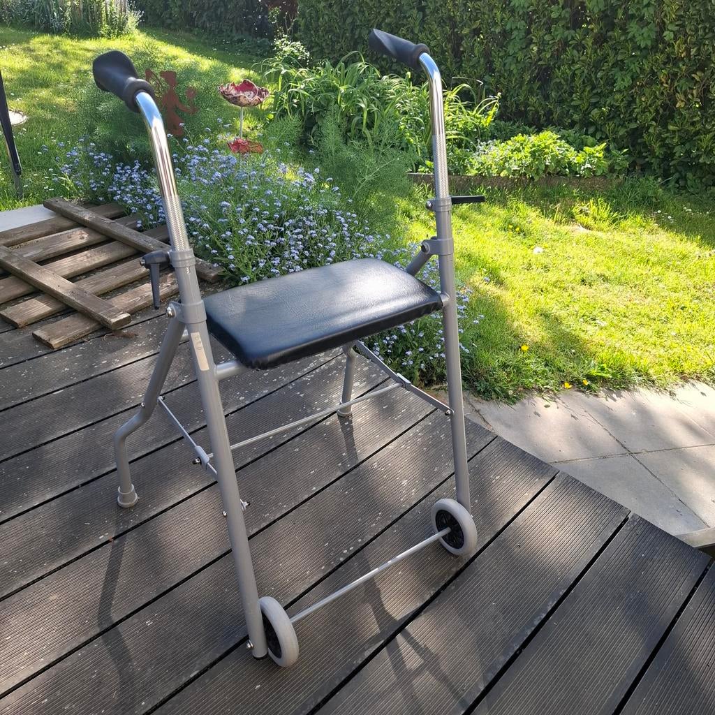 Rollator / tribune / déambulateur pliable avec 2 roues, Pliable