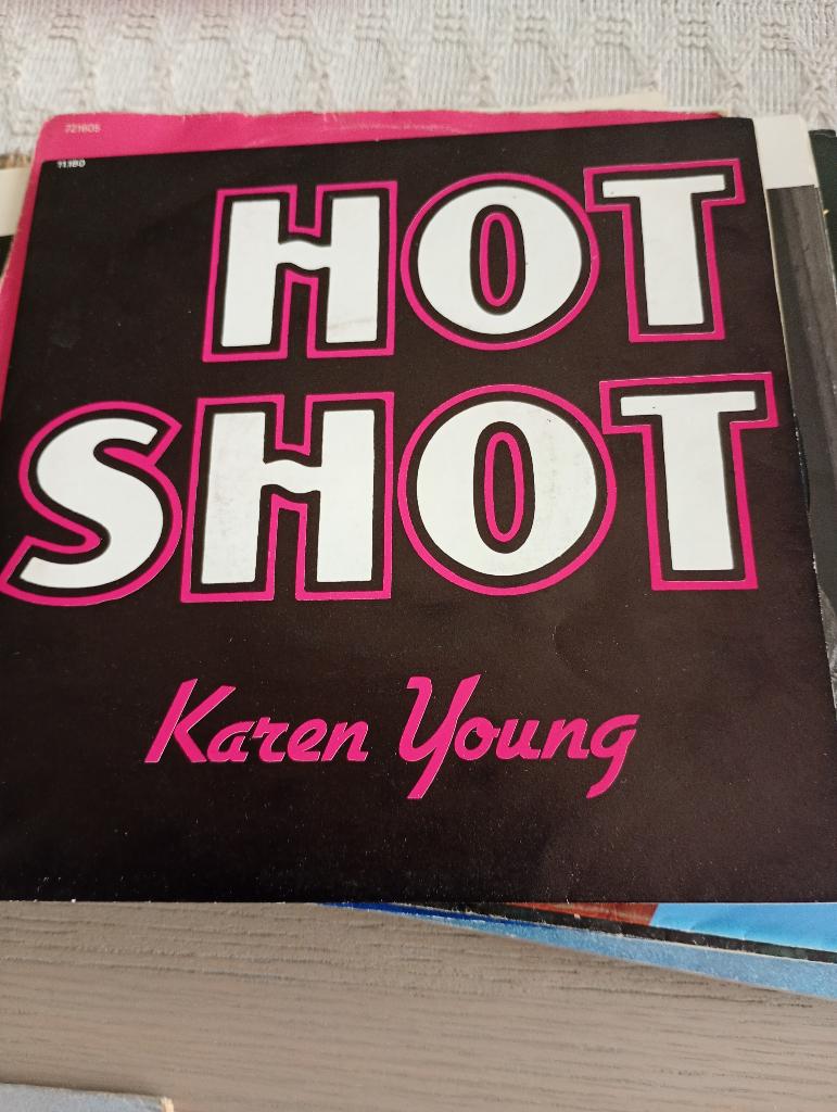 Karen Young - Hot shot, Gebruikt, 7 inch, Single, Ophalen of Verzenden
