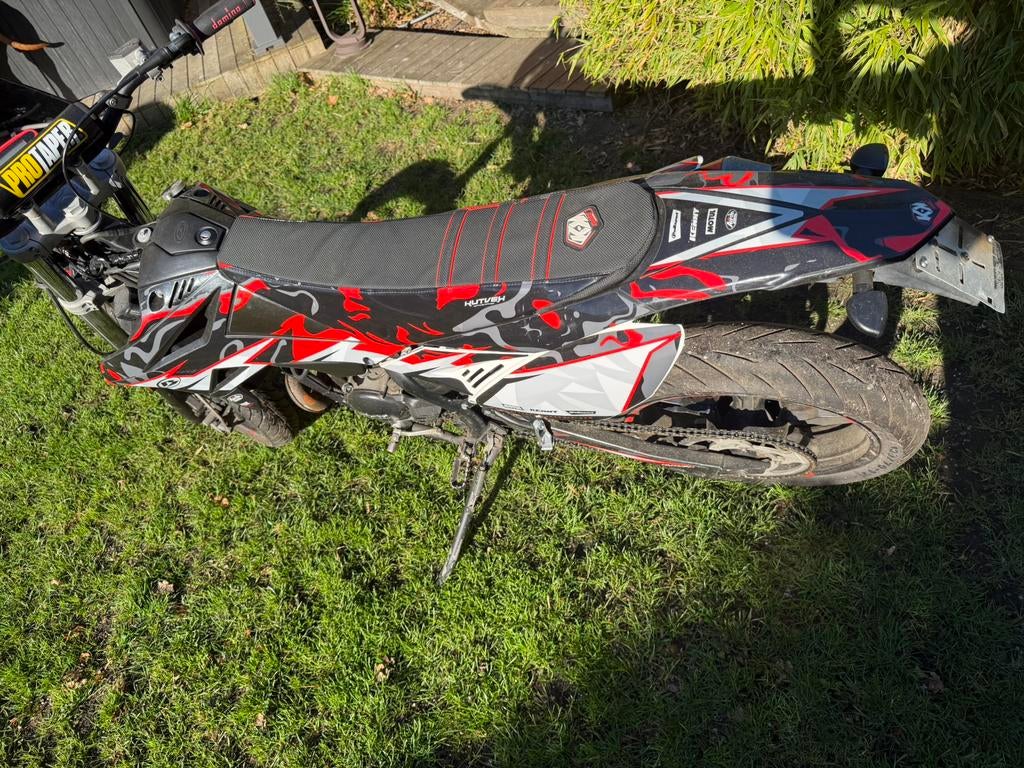 Pittige Beta 50cc met rode stickerset, Fietsen en Brommers, Ophalen, 6 versnellingen, Gebruikt, Beta rr50