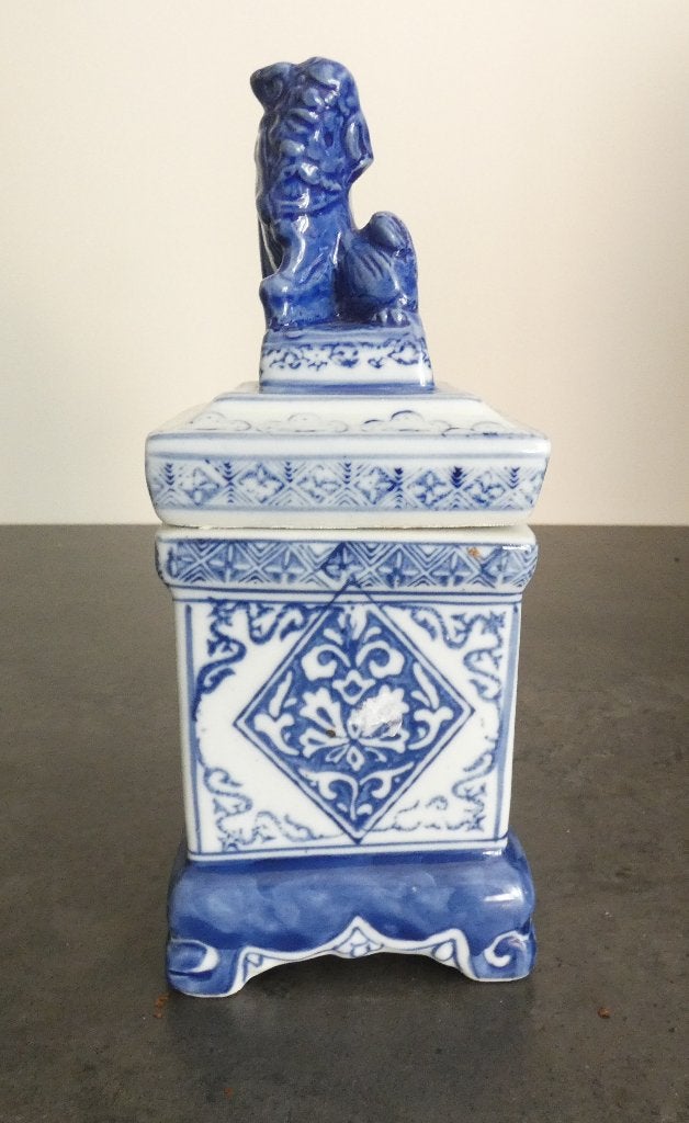 Antieke Chinese porseleinen doos met foo dog deksel [1650], Antiek en Kunst, Antiek | Porselein, Ophalen of Verzenden