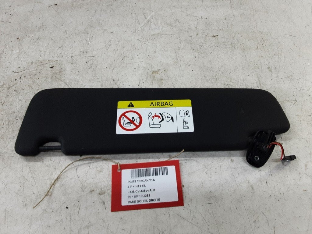 PARE-SOLEIL DROIT Porsche Taycan (Y1A) (01-2019/12-2023), Autos : Pièces & Accessoires, Porsche Deutschland GmbH, Porscheplatz 1
70435  Stuttgart, DE