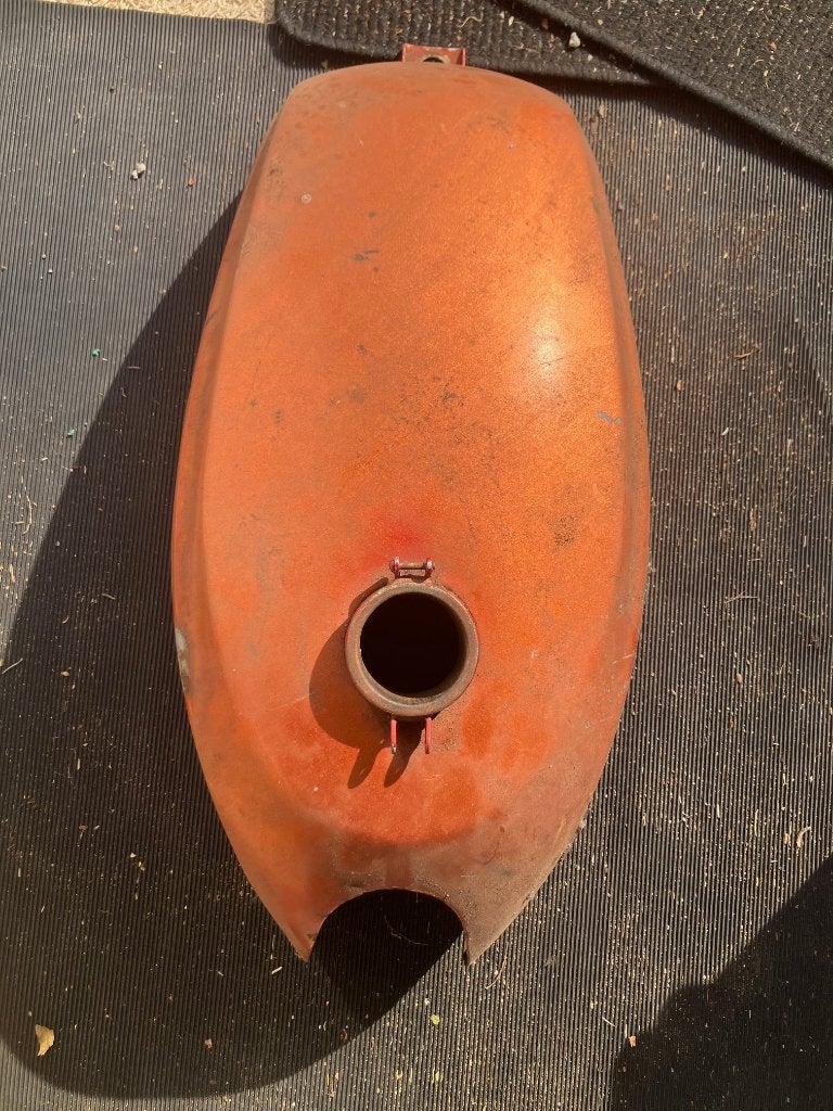 Keiharde strakke tank Suzuki T500 Titan J K L M, Motoren, Ophalen of Verzenden