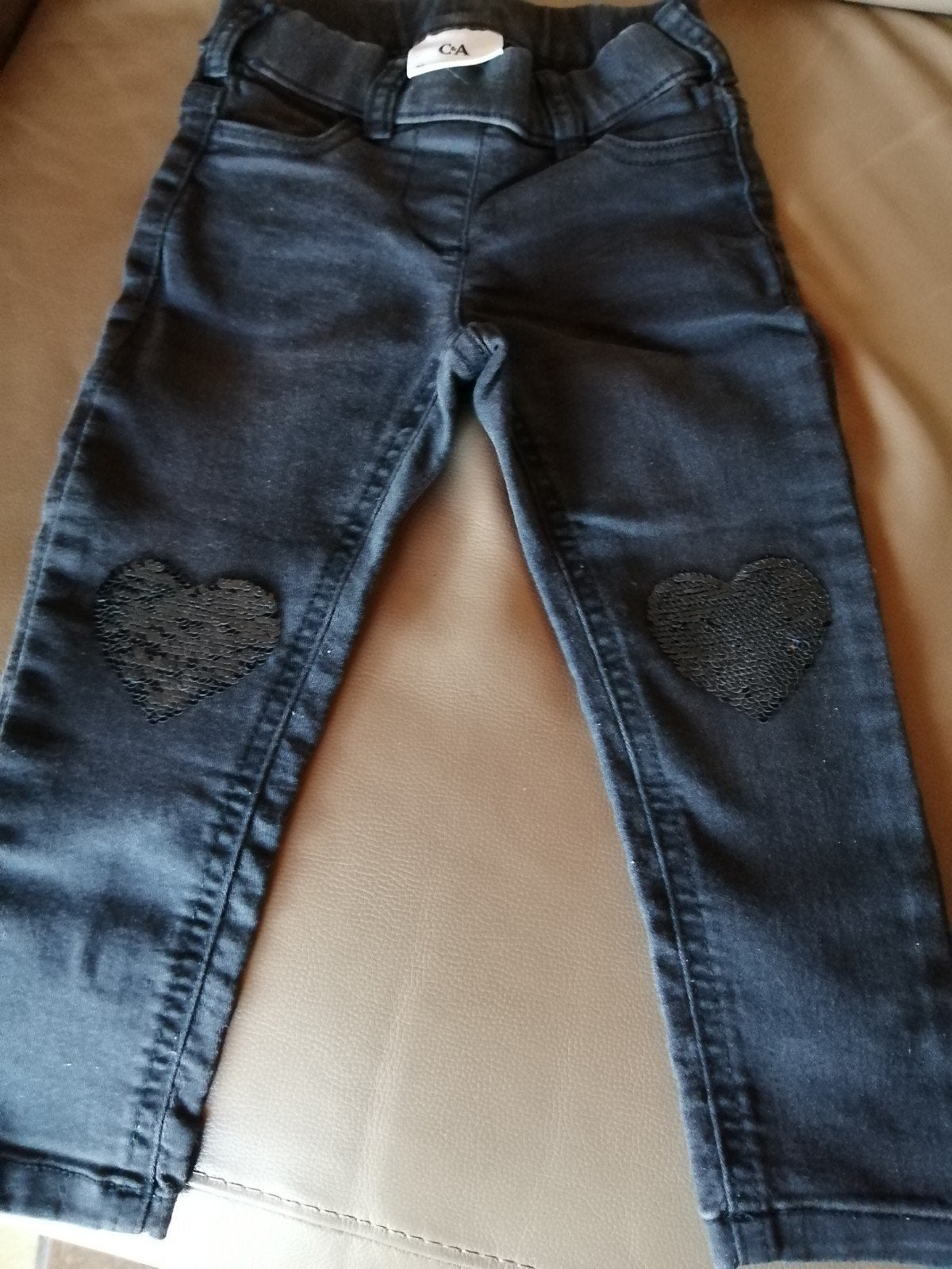 Jean noir avec cœur sequins neuf, Kinderen en Baby's, Kinderkleding | Maat 92, Ophalen