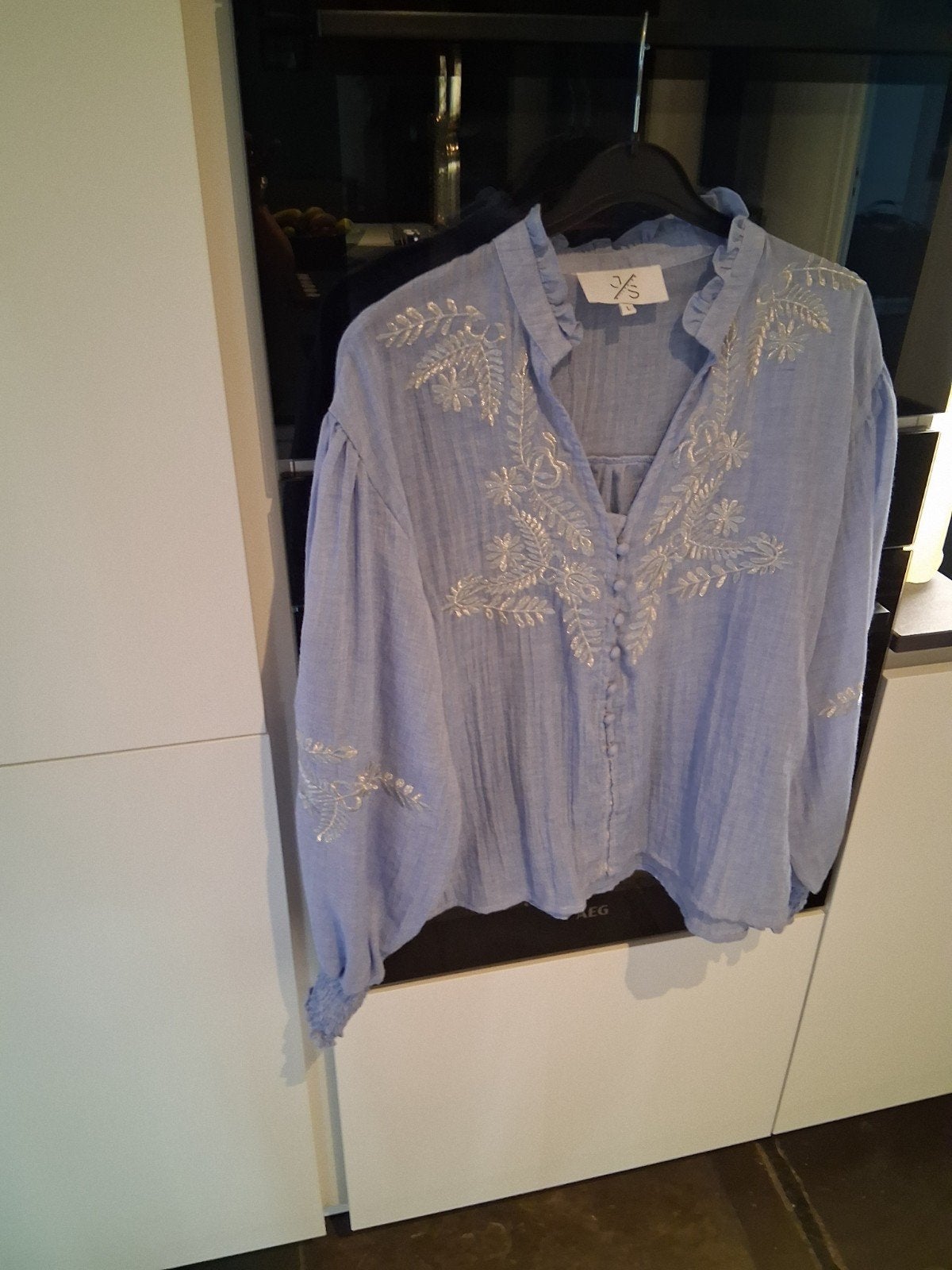 licht blauwe bloes maat L, Kleding | Dames, Blouses en Tunieken, JS Millenium, Ophalen, Maat 42/44 (L), Blauw