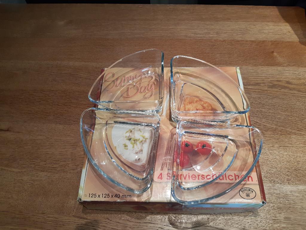 4 glazen schaaltjes voor hapjes, Huis en Inrichting, Ophalen of Verzenden, Zo goed als nieuw, Glas, Schaal of Schalen