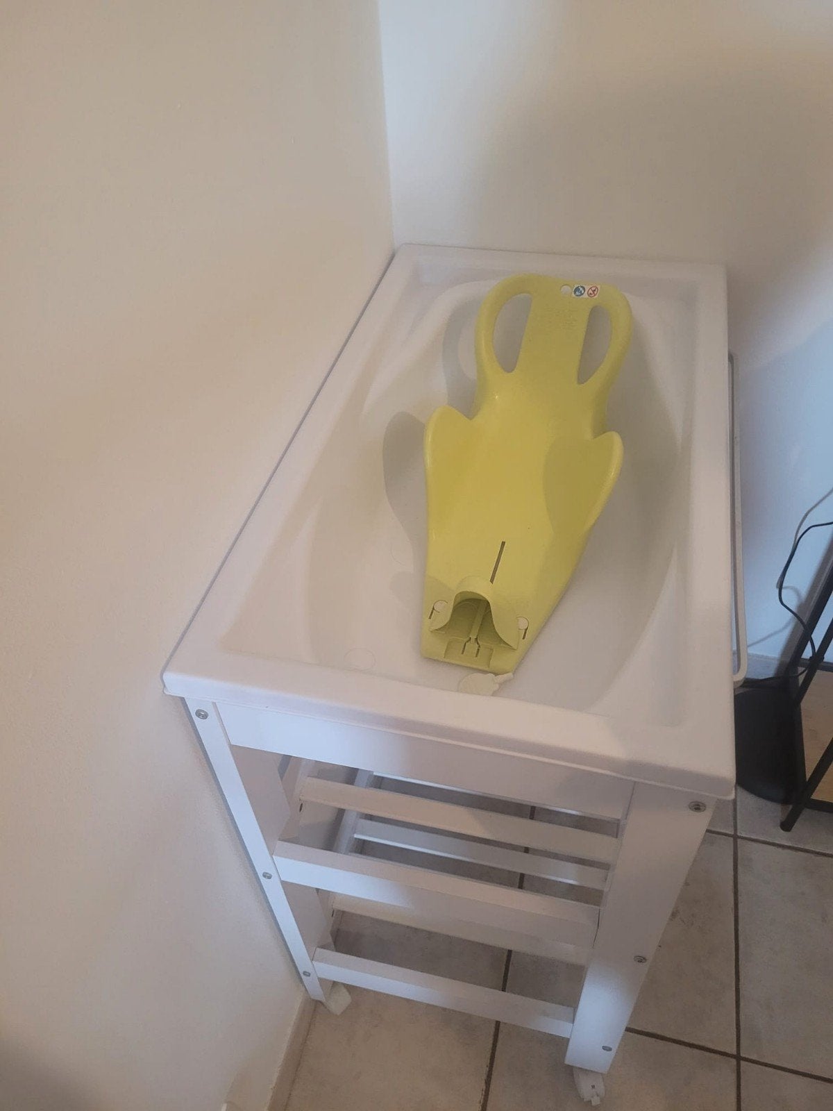 Baby verzorgingstafel met badje & badzitje, Ophalen, Zo goed als nieuw