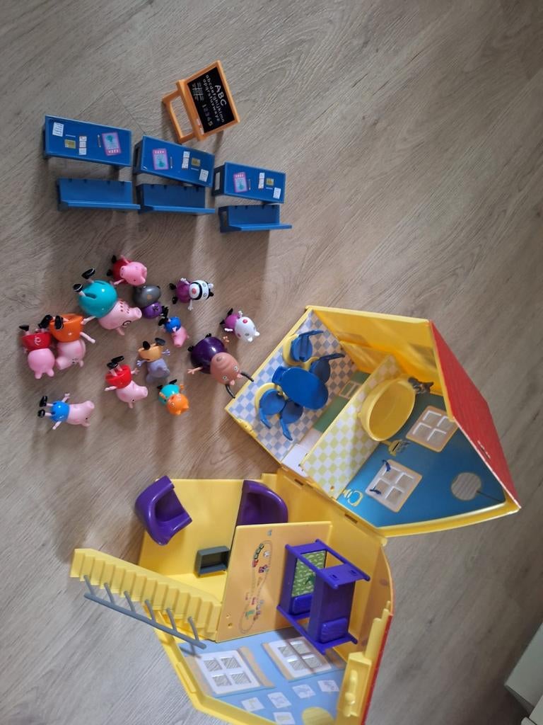 Peppa Big speelhuis, klas en extra figuurtjes, Ophalen