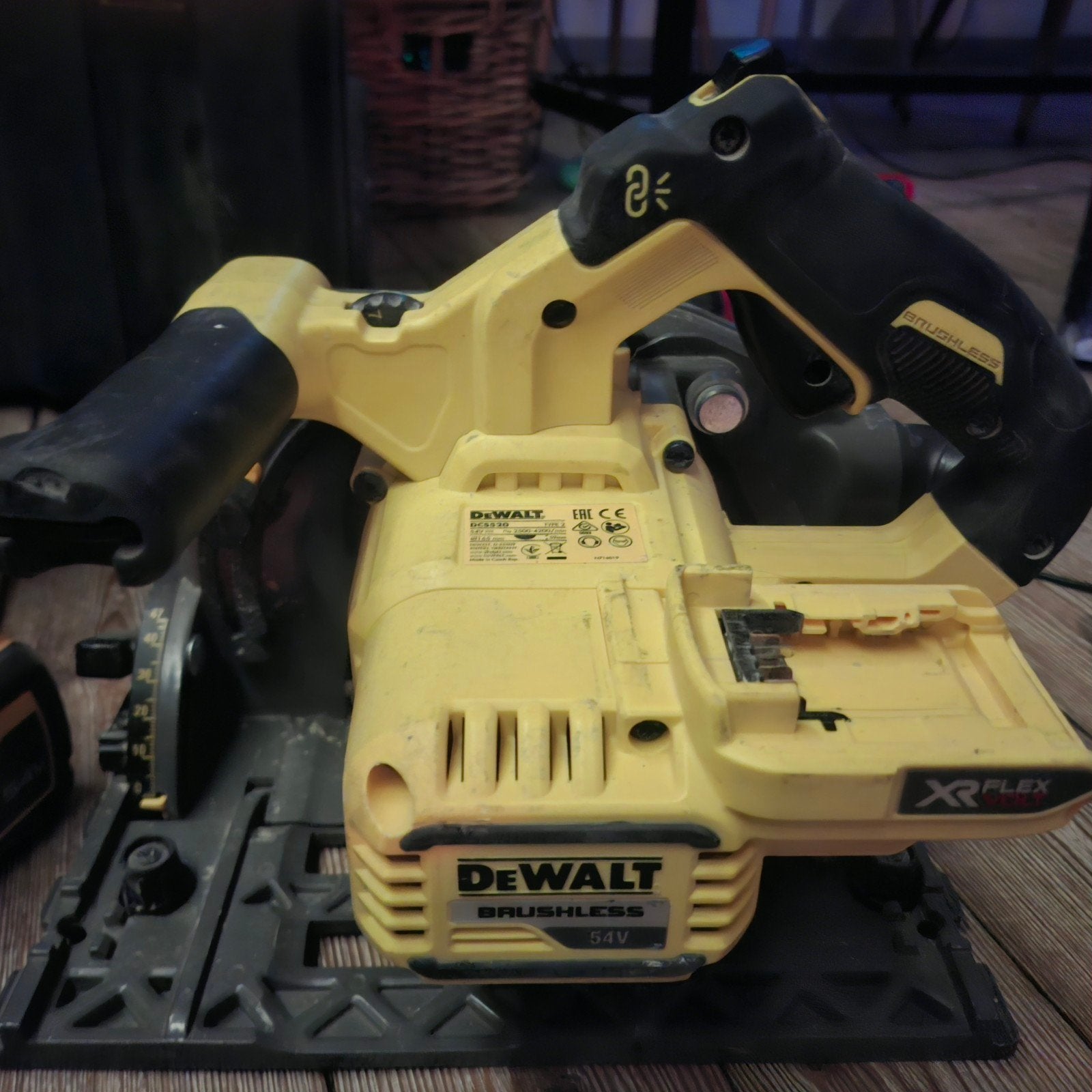 Scie plongeante De Walt + 2batteries, Bricolage & Construction, Enlèvement ou Envoi, 70 mm ou plus, Utilisé, Dewalt