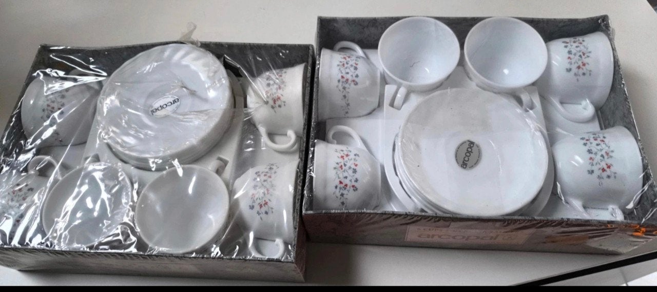 Arcopal kopjes en schotels model landelijke bloemen, Huis en Inrichting, Ophalen of Verzenden, Nieuw, Keramiek, Overige merken