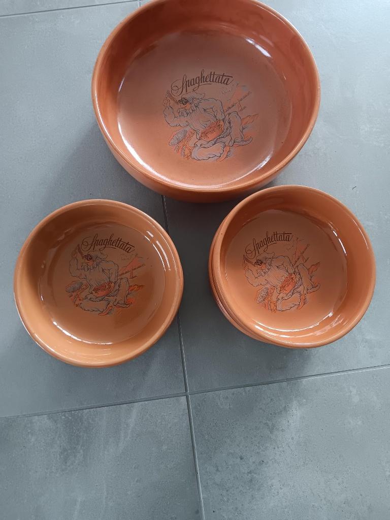 6 spaghetti borden  met 1 grootte kom, Ophalen, Zo goed als nieuw, Aardewerk, Bord(en)