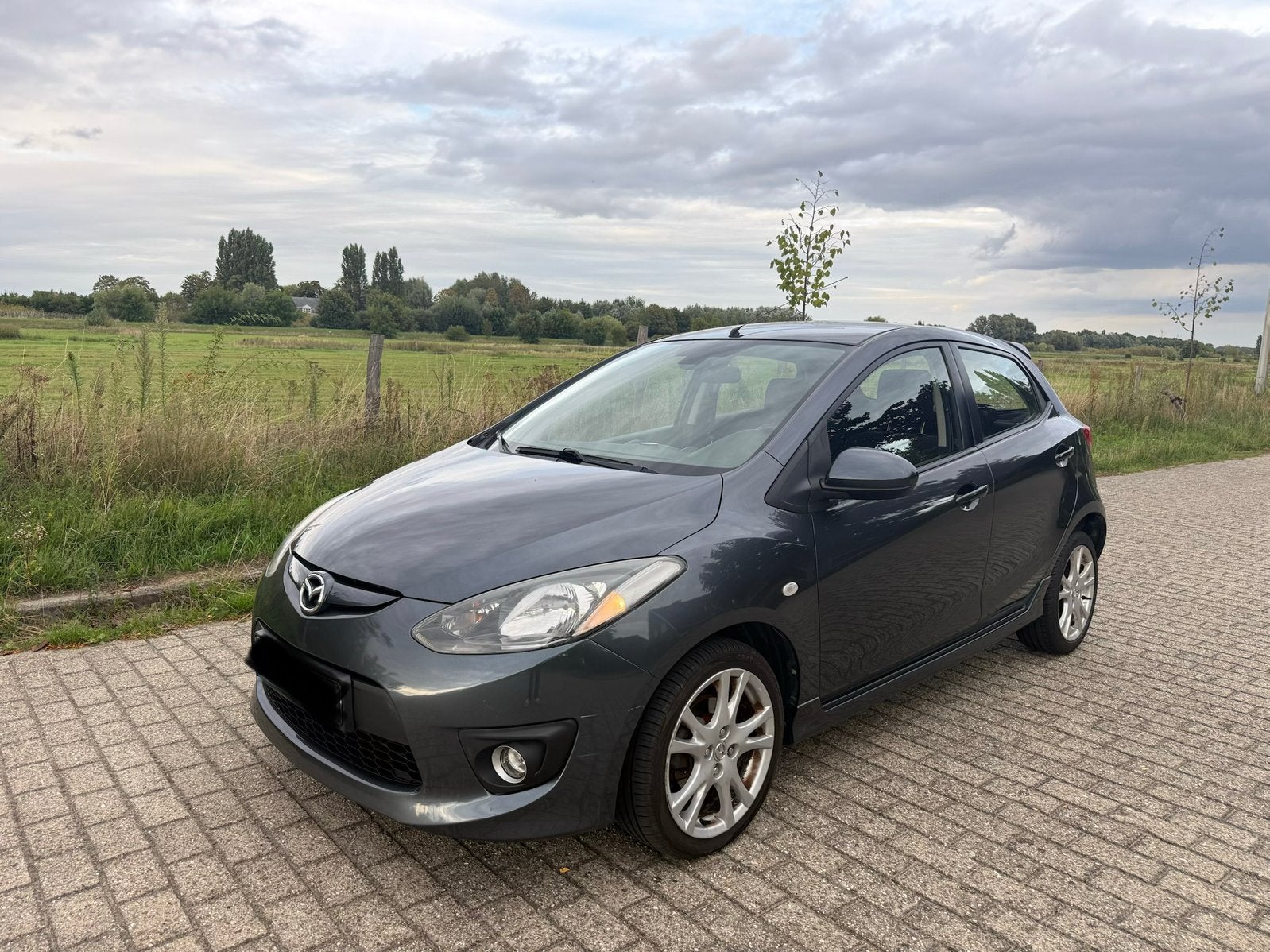 MAZDA 2 1.4i SPORT EDITION BLANCO GEKEURD AIRCO WEINIG KM! ✅, Autos, Argent ou Gris, Achat, Entreprise, Boîte manuelle