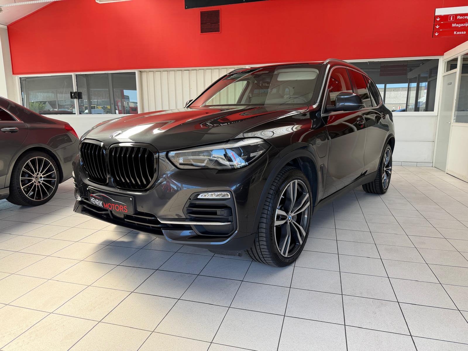 BMW X5 45e •SPORTLINE• •ACC PRO• •HUD•  BTW-AFTREKBAAR, Auto's, X5, Bedrijf, Hybride Elektrisch/Benzine, Te koop