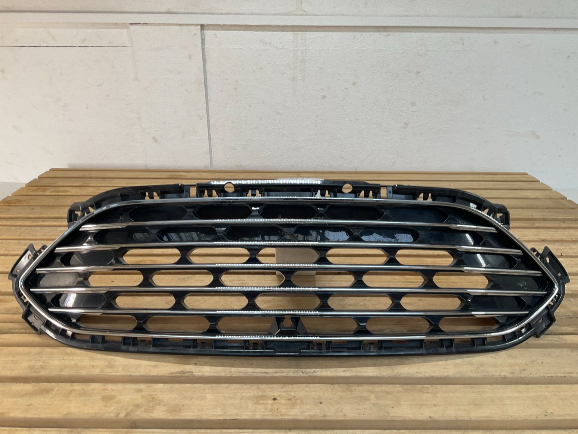Bumper Grill Ford Kuga MK3 Voorbumper Gril Chrome B4-354, Auto-onderdelen, Gebruikt, Info@ford.com, Ford, Ford Motor Company