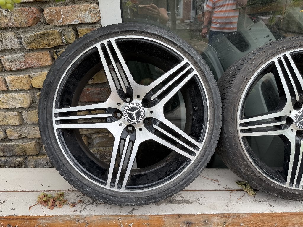 Pneus Mercedes AMG 225-40-19 avec jantes en bon état, Autos : Pièces & Accessoires, Pneus & Jantes, Enlèvement, Pneus et Jantes