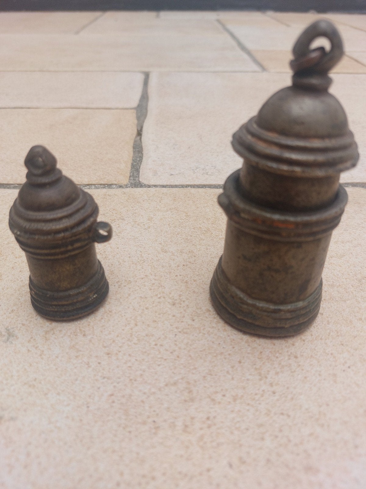 étuis à amulettes., Enlèvement, Bronze