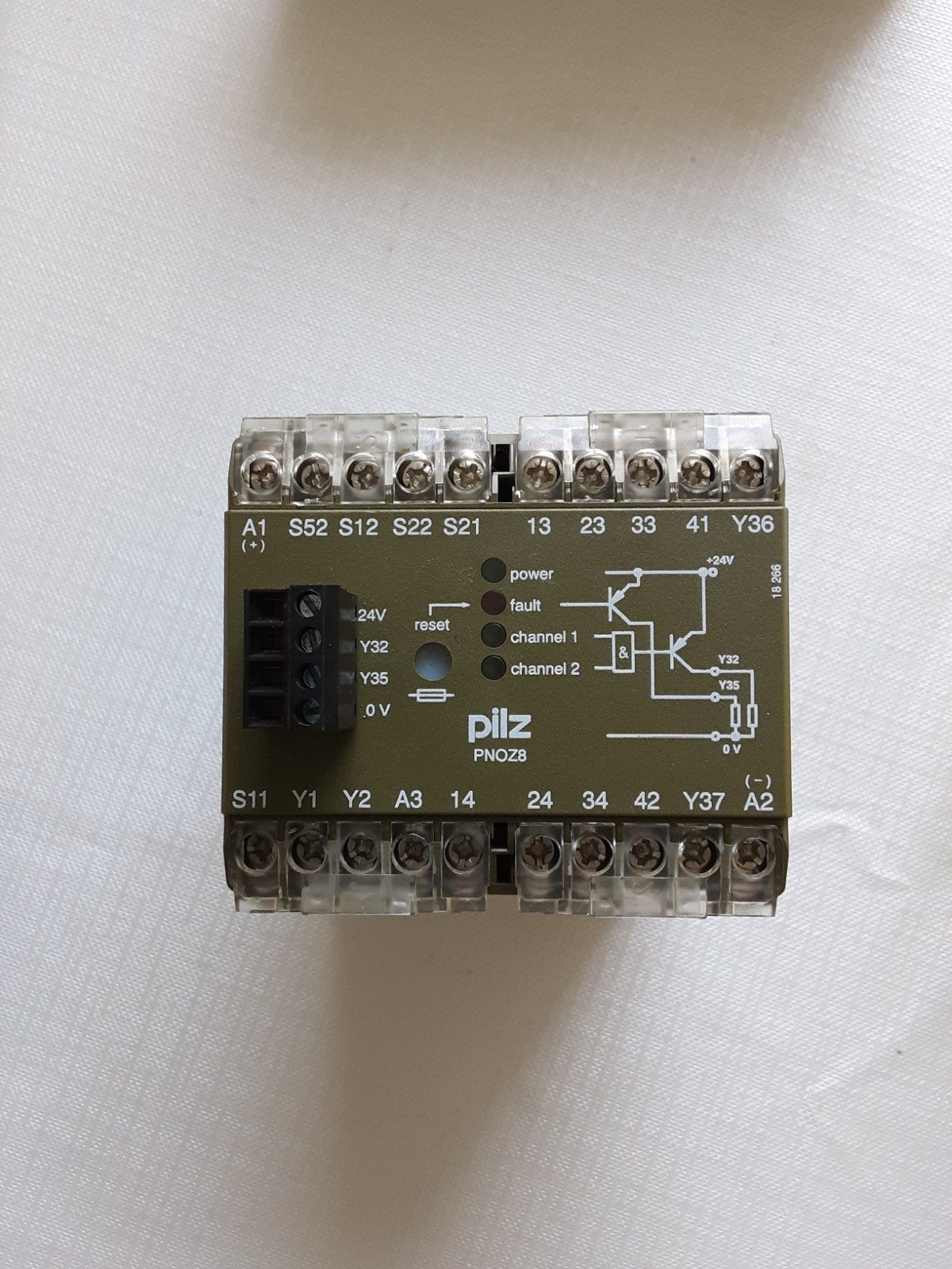 Pilz PNOZ8 veiligheidsrelais, Hobby en Vrije tijd, Elektronica-componenten, Ophalen, Zo goed als nieuw