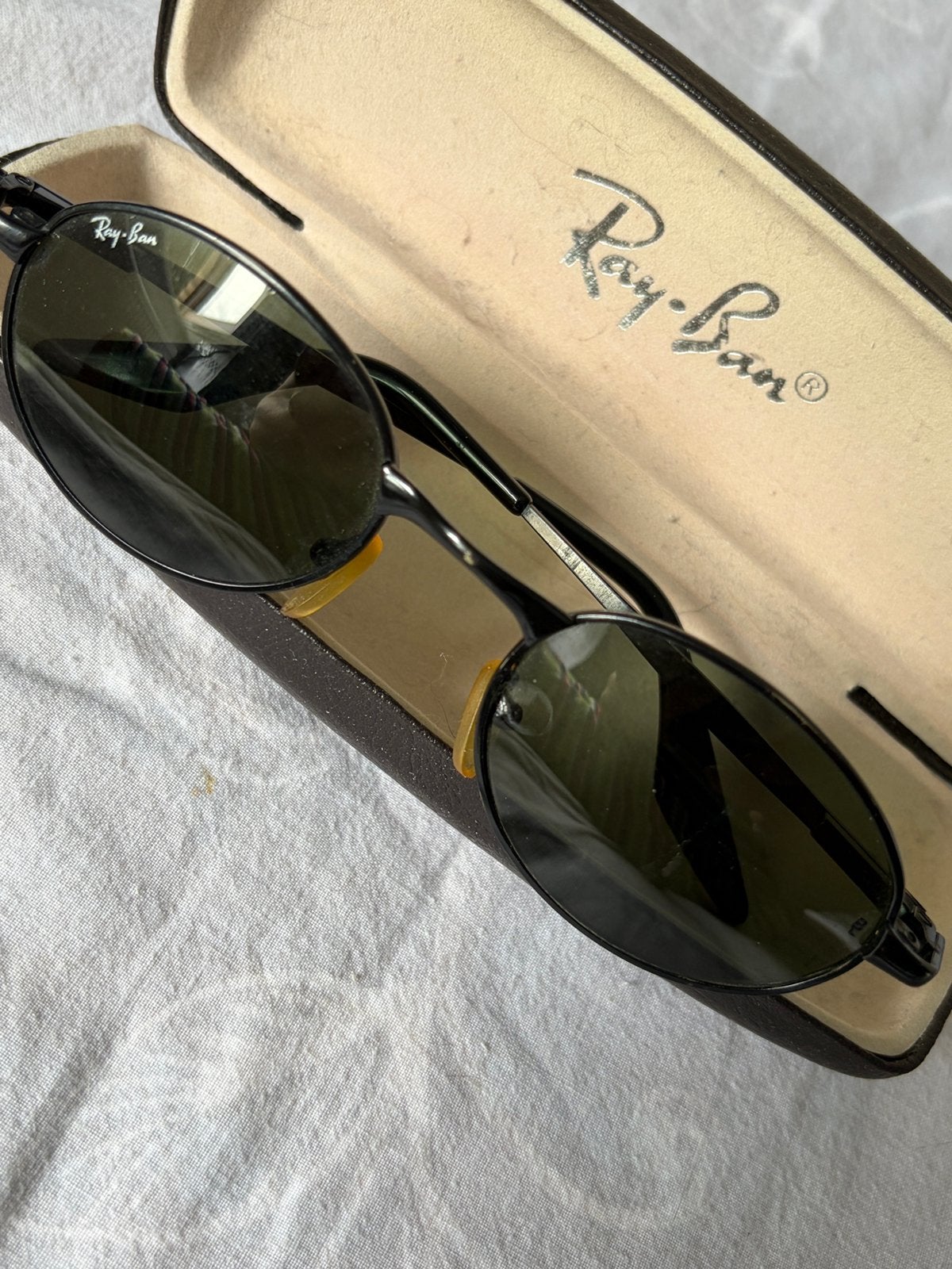 ⁠Lunettes de soleil Ray-Ban Vintage + Étui⁠, Enlèvement ou Envoi, Comme neuf, Ray-Ban, Lunettes