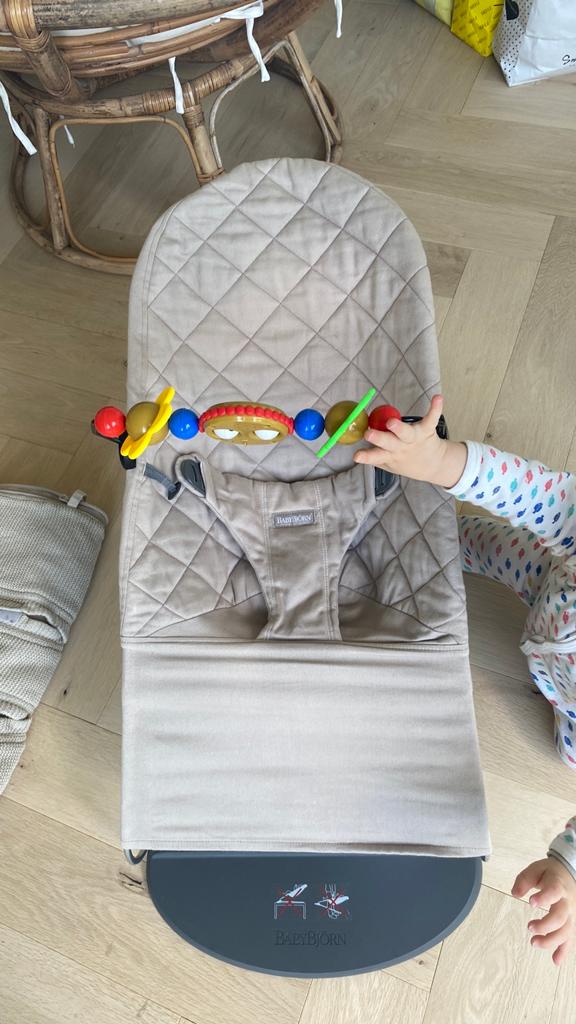 Wipper baby bjorn met speelboog, Ophalen