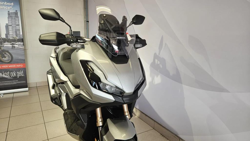 Honda ADV350 (année de construction 2022), 350 cm³, Scooter, Entreprise, 12 à 35 kW