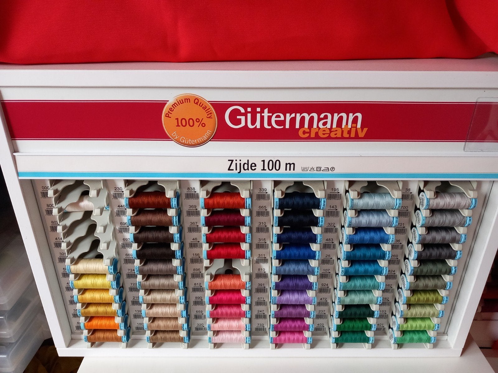 Fil à coudre en soie Gutermann (en vente avec armoire), Enlèvement, Neuf, Fil ou Aiguille(s)