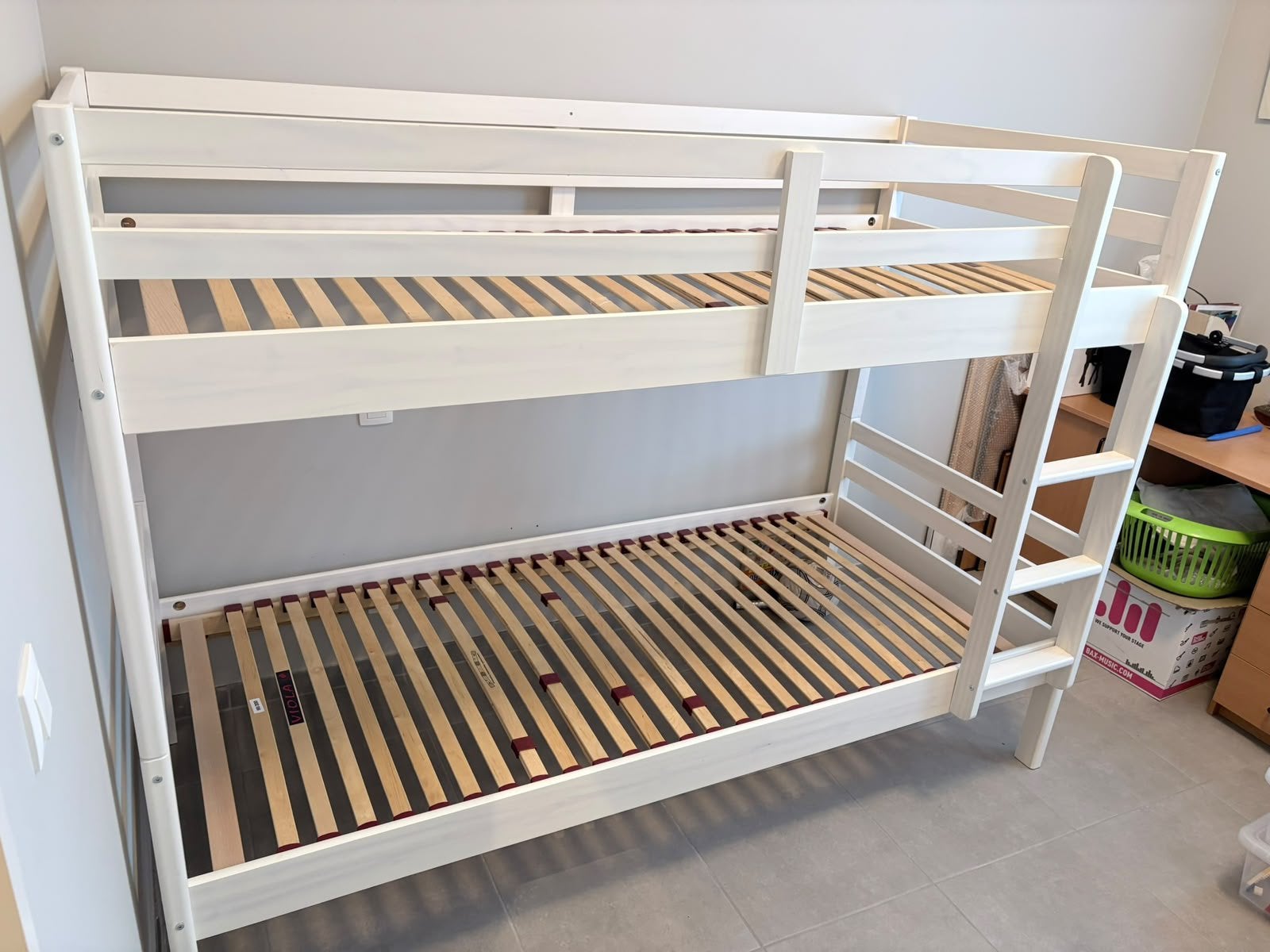 Wit stevig stapelbed  met 2 lattenbodems 90/200, Ophalen, Zo goed als nieuw, Stapelbed