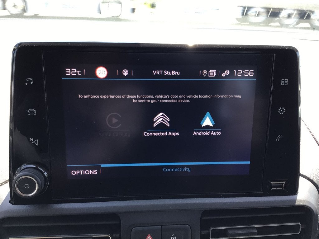citroen berlingo 100pk 2024 19000km full/option 3plaatsen, Auto's, Stof, 4 cilinders, Wit, Bedrijf