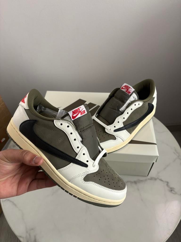 Jordan 1 Low Travis Scott Olive – Maat 43, Enlèvement ou Envoi, Comme neuf, Baskets