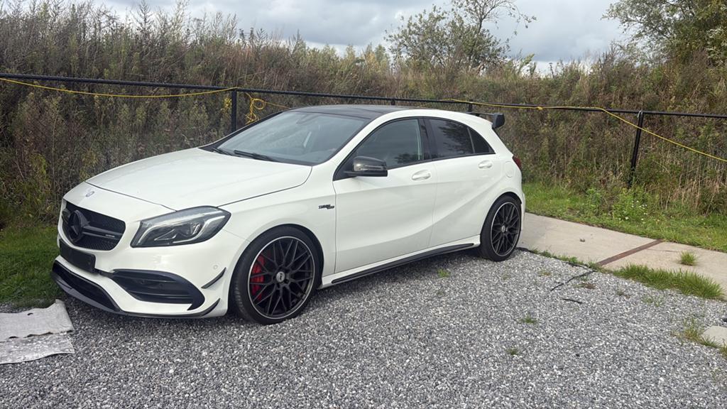 Mercedes A45 AMG facelift  2016 381pk aero pakket night pak, Auto's, Automaat, 4 cilinders, Wit, Bluetooth