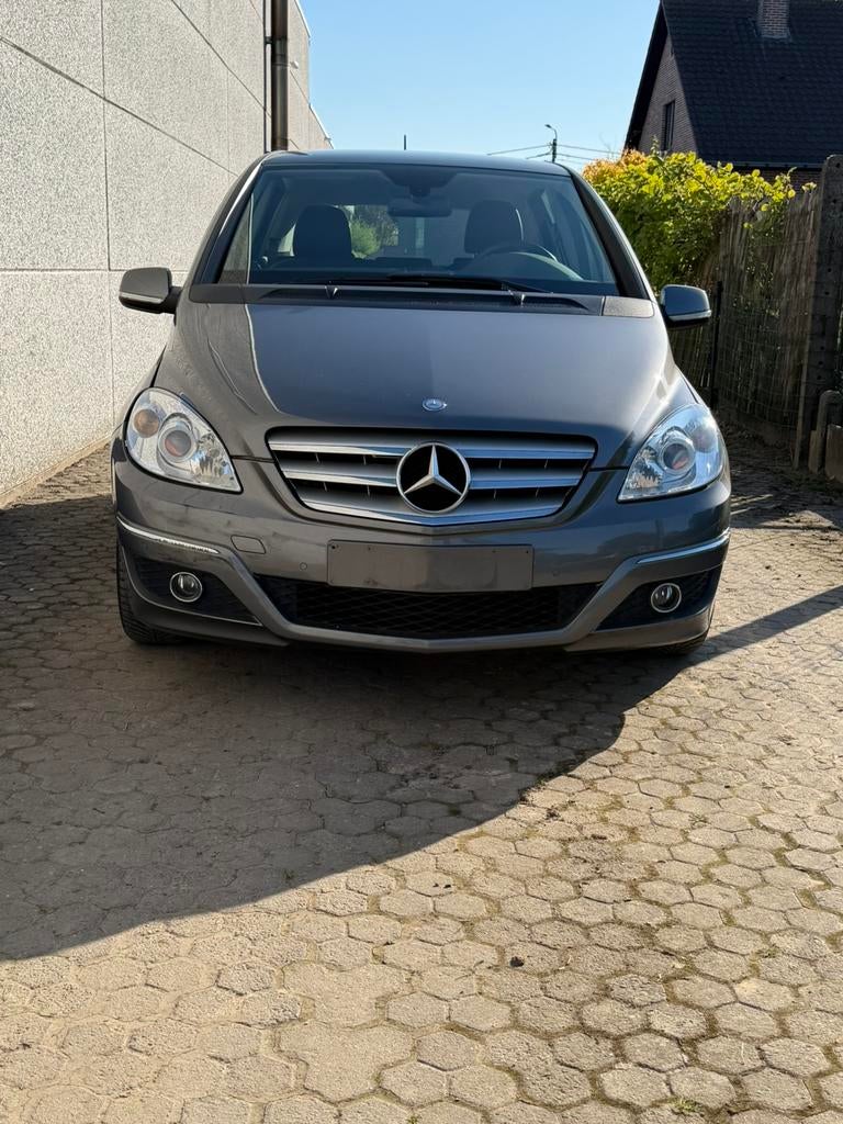 Mercedes B160 - Automaat - 2010 - 140000km, Auto's, Automaat, 4 deurs, 1498 cc, Leder en Stof