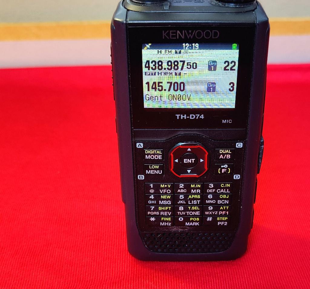 Kenwood TH-D74 portable transceiver in prima staat!, Ophalen, 15 km of meer, Zo goed als nieuw, Portofoon of Walkie-talkie