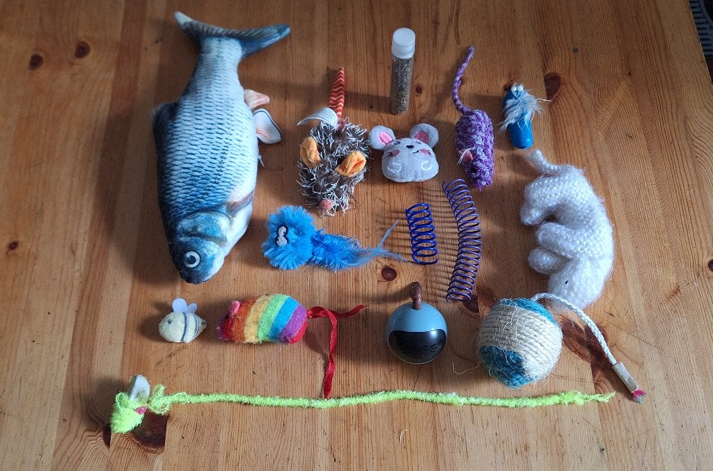 Kattenton met speelgoed en nat eten., Dieren en Toebehoren, Katten-accessoires, Ophalen, Gebruikt