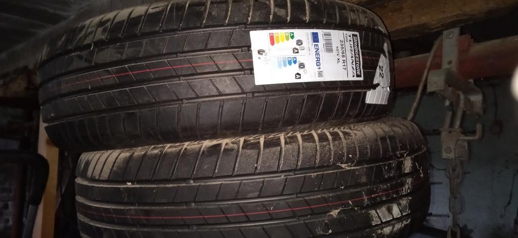 Bridgestone 235/65 r17, Auto-onderdelen, Banden en Velgen, Ophalen of Verzenden