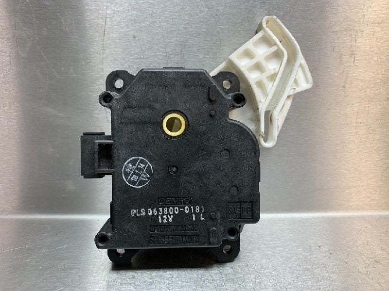 ACTIONNEUR MOTEUR VOLET CHAUFFAGE RAV4 (A3) (|0638000181|), Utilisé, Toyota