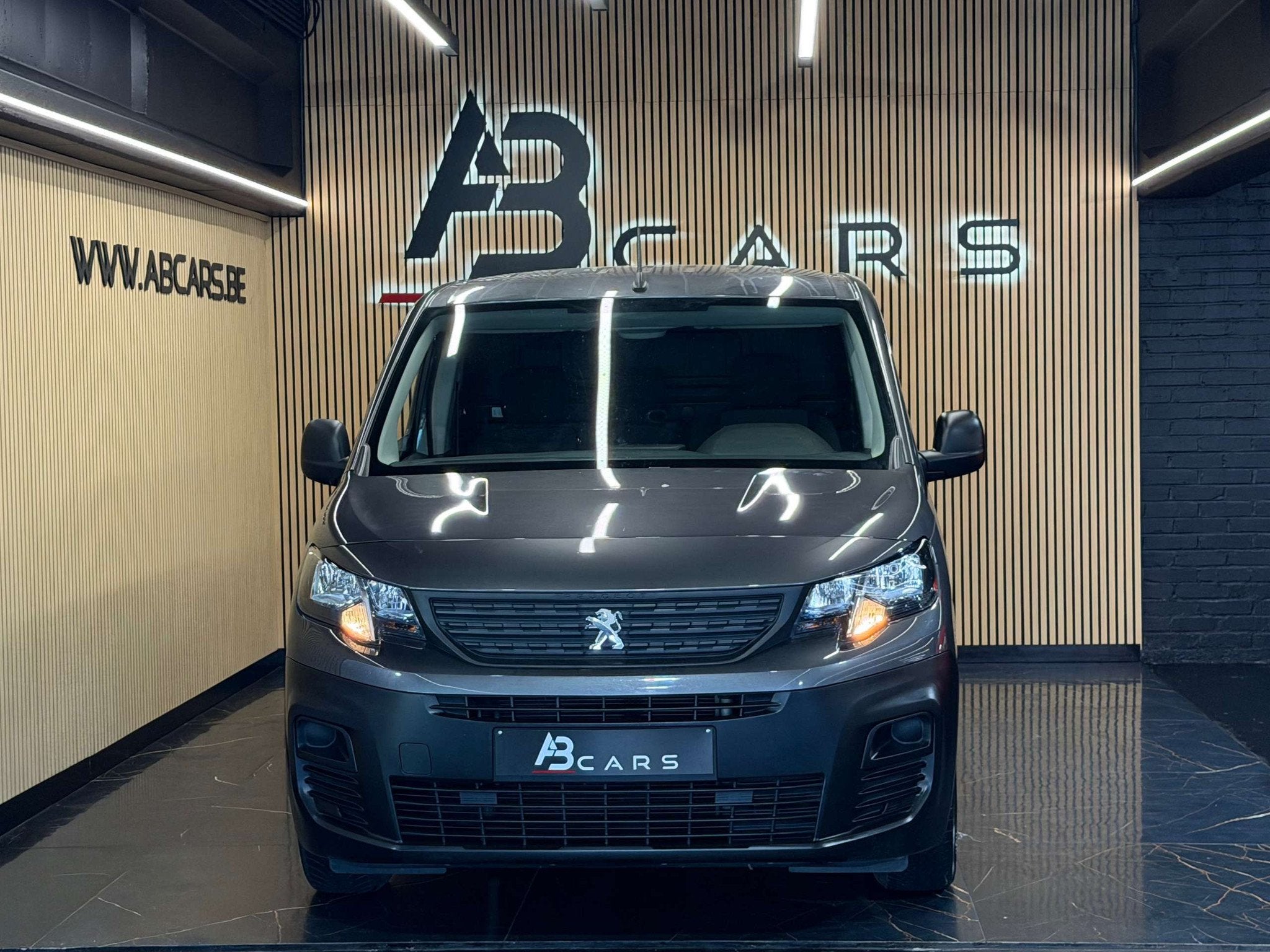 Peugeot Partner 1.5 BLUEHDI UTILITAIRE 49MKM * UTILITAIRE *, Argent ou Gris, Achat, Euro 6, Entreprise