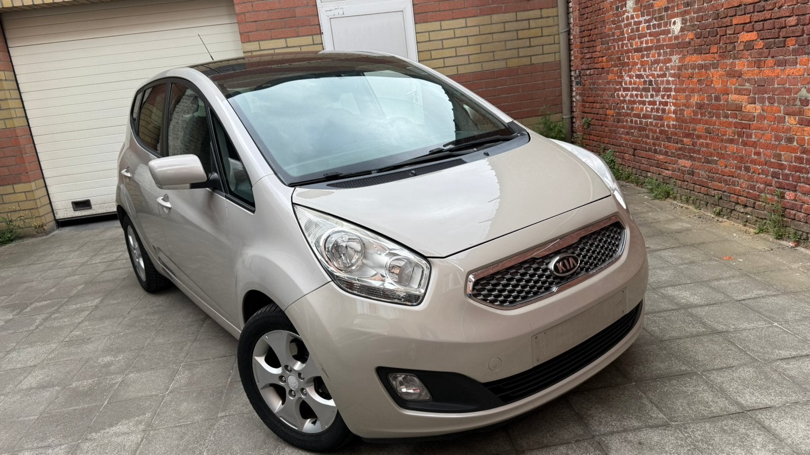 Kia Venga Automatique 1.6i Essence Euro5 7/2011 Clim Jantes, Auto's, Kia, Euro 5, Stof, 1591 cc, 4 cilinders