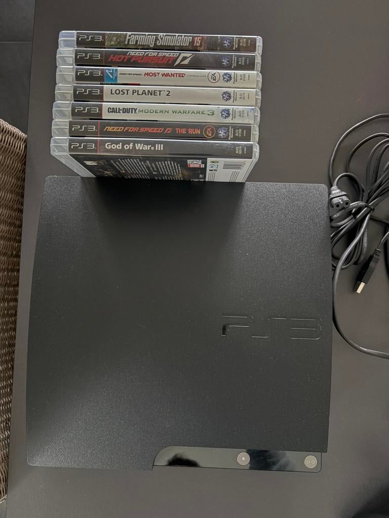 PlayStation 3 met spelletjes, Games en Spelcomputers, Ophalen, Gebruikt, Met 2 controllers